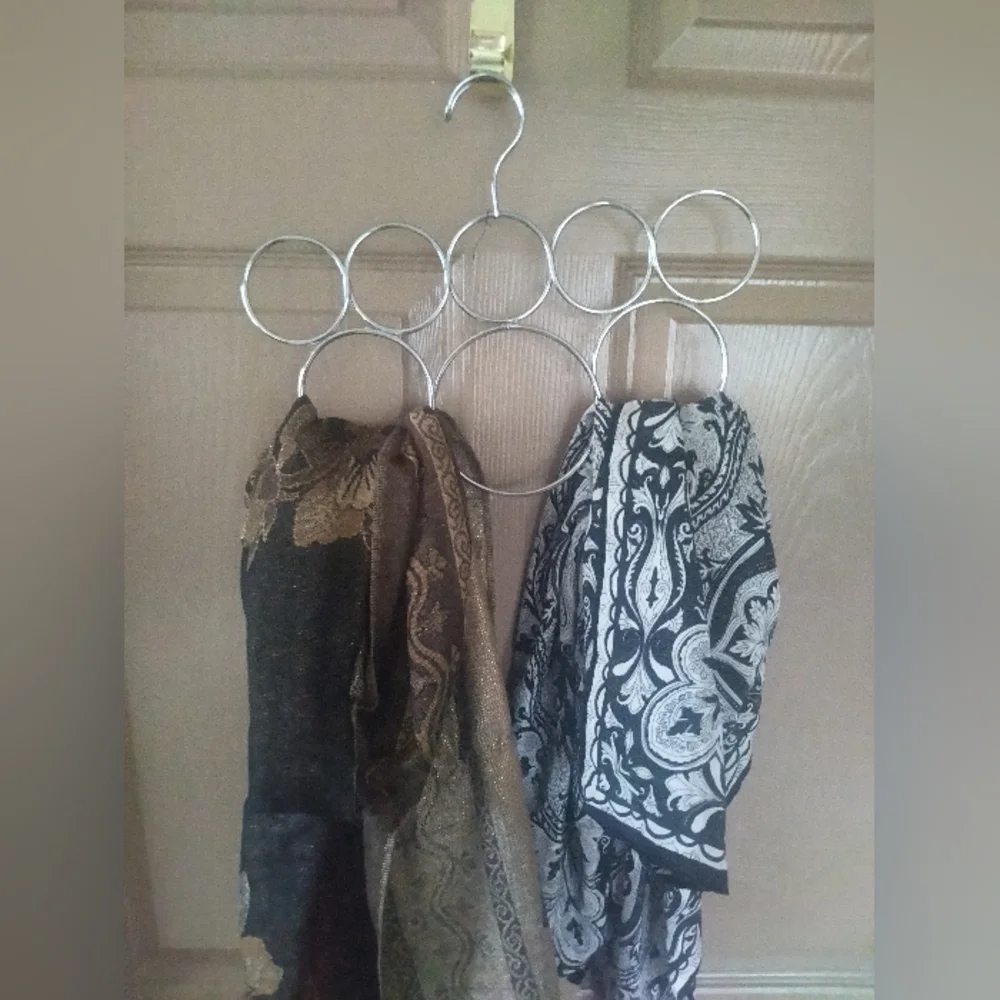 Scraf Hanger